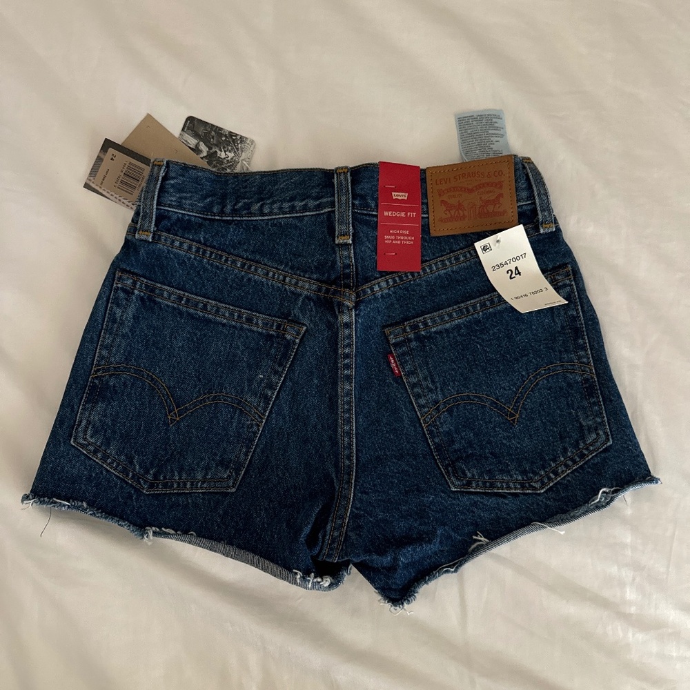 New Levi’s Wedgie Shorts 24